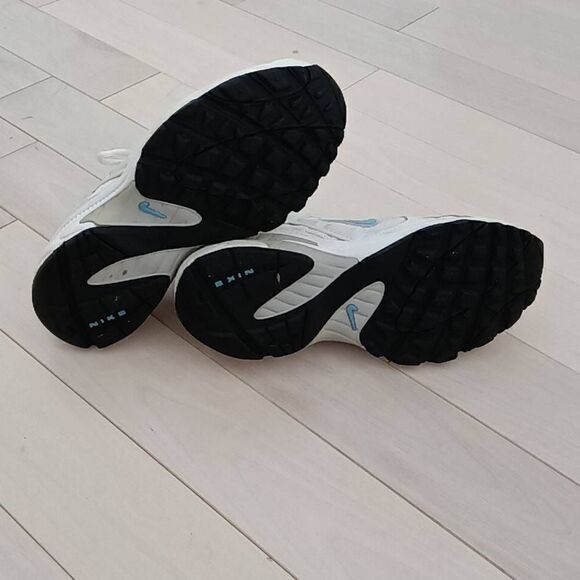 Nike Women's Xccelerator Tr Lace-up Sneakers Shoes White Size 6 - Picture 3 of 5